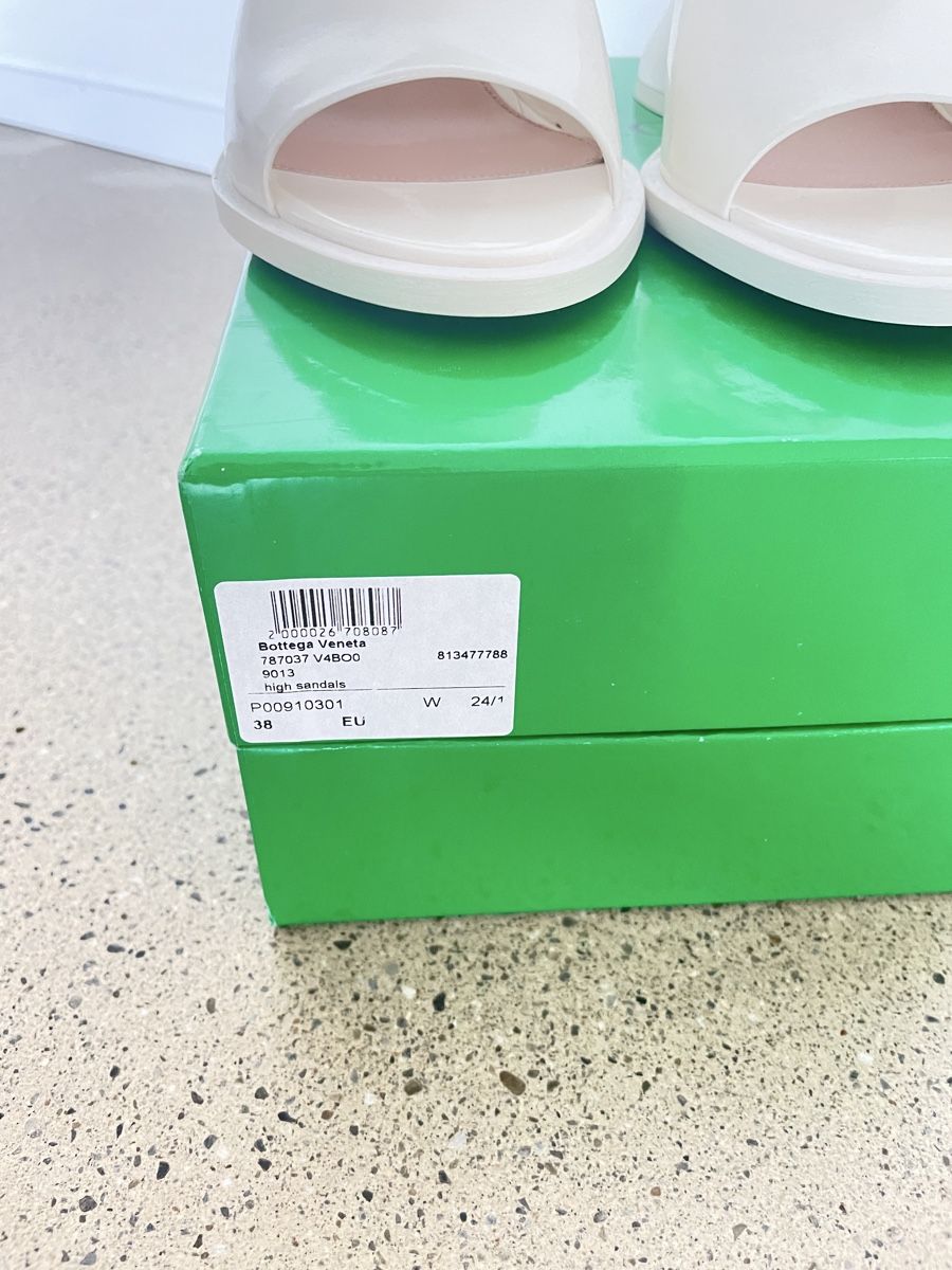 Bottega Veneta Scarpe da donna: Bottega Veneta Cha Cha Mules – Nuovo (secondo la descrizione) da Stäfa venduto da Nicole093 8