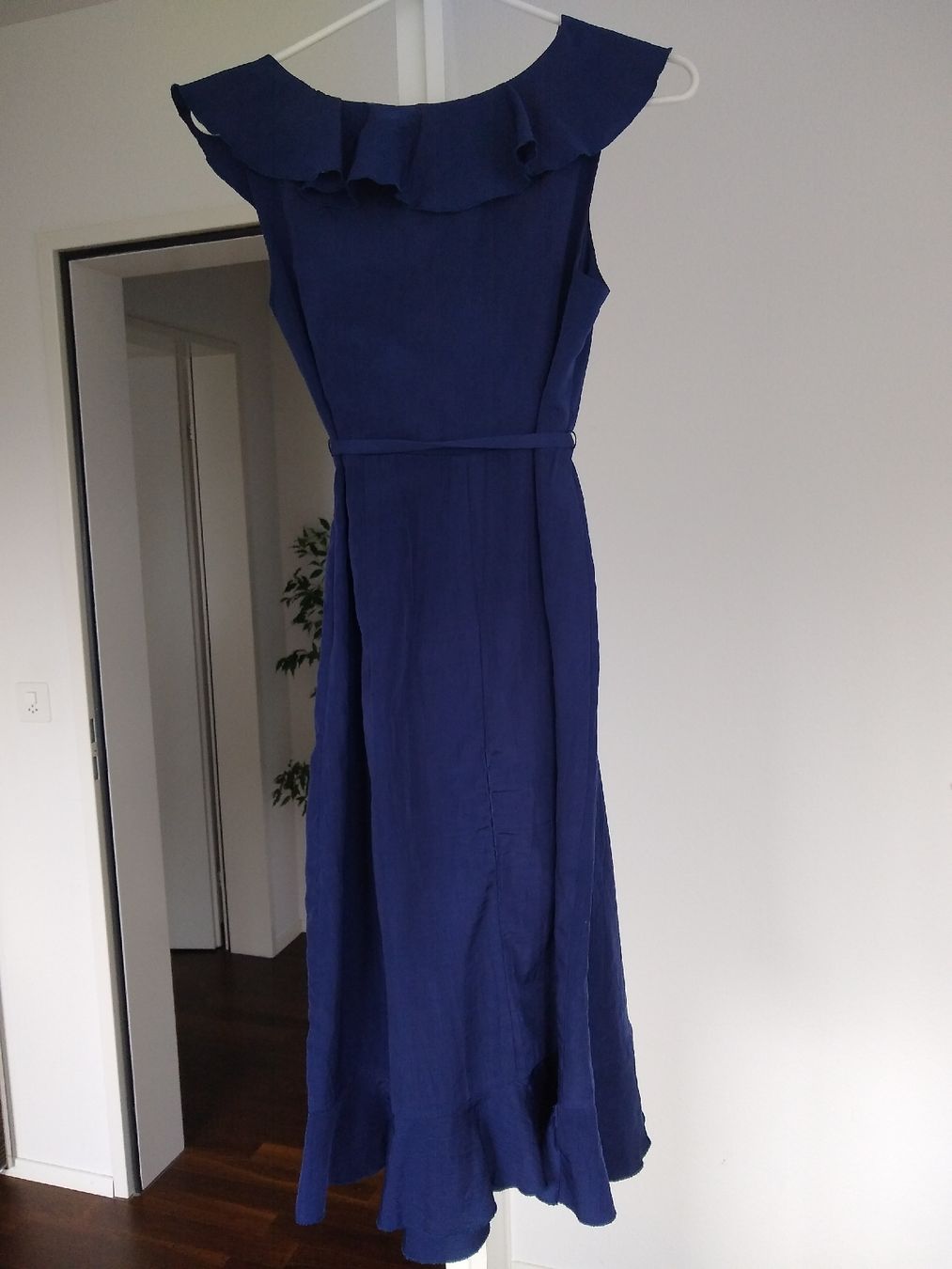 Kleider: Jonathan Martin Navy Blue Ruffle Wrap Dress S – Gebraucht aus Dübendorf von LoRi-2026 3