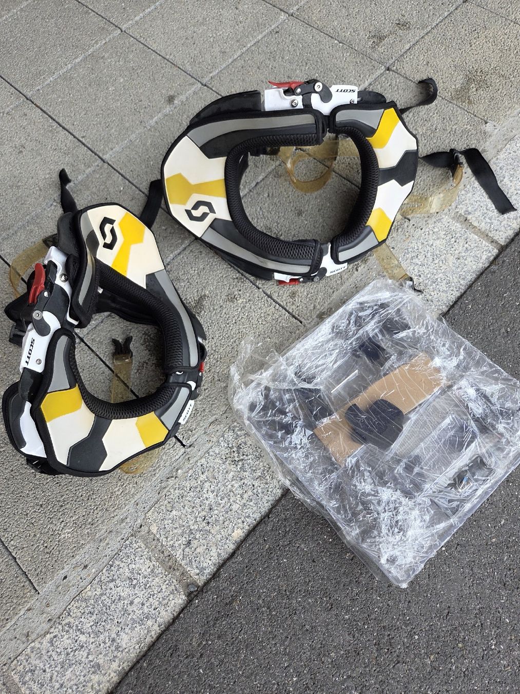 Protezioni & Imbottiture: SCOTT Neck Brace Grösse M – Usato da Reichenburg venduto da gin15 1