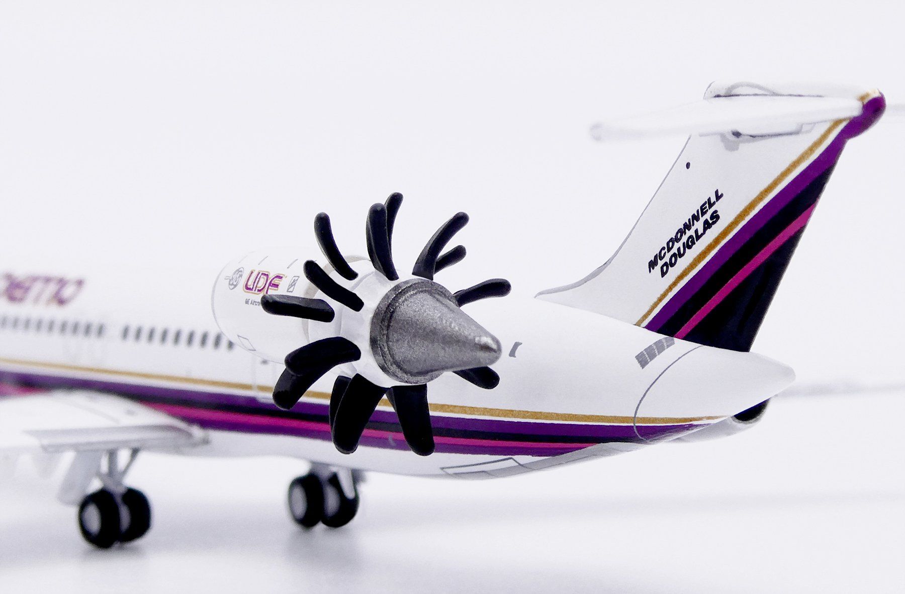 McDonnell Douglas Modellbausätze & Standmodelle: MD-81 - DEMO – Neu und originalverpackt aus Morges von iljamuromez 6