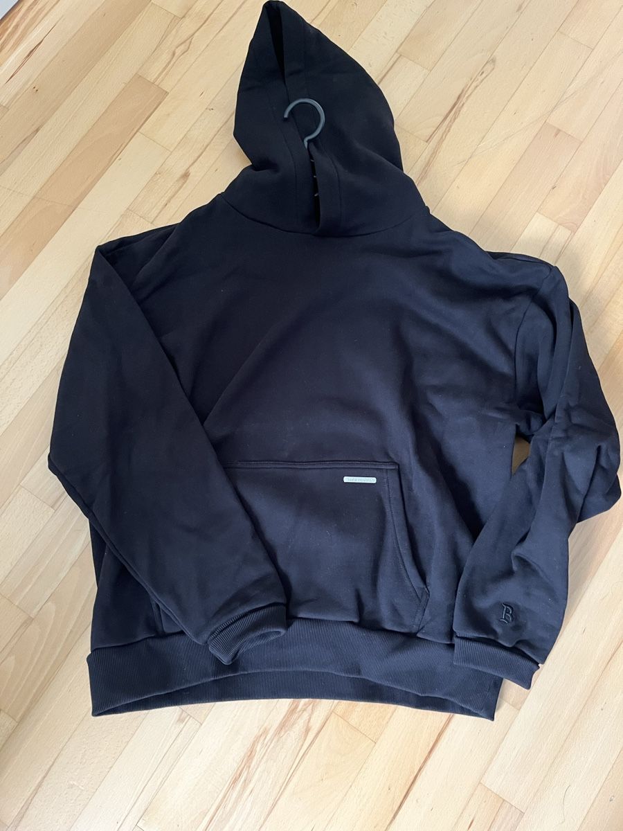 Pullover & Sweatshirts: Schwarzer Hoodie (Oversized) – Gebraucht aus Solothurn von F.G10R