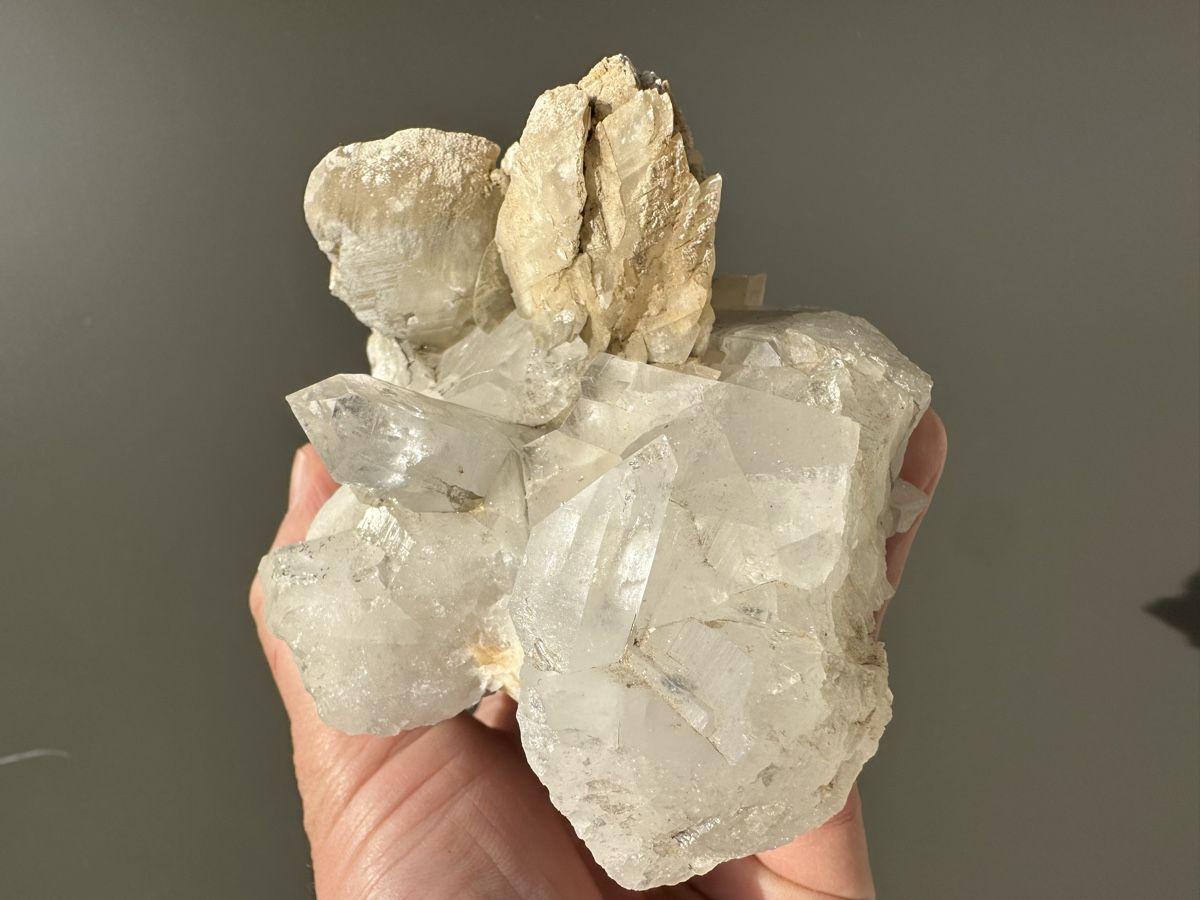 Minerali & Pietre curative: Quarz Calcit Piz Beverin – Usato da Oberuzwil venduto da Crystall0 2