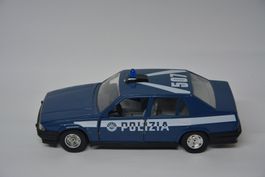 Alfa Romeo 75 Polizia , Bburago Made in Italy , 1:24