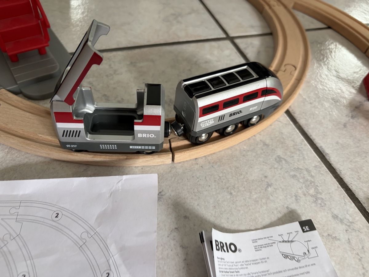 Brio Giocattoli: BRIO 33873 Smart Engine Set mit Aktionstunneln – Usato da Sevelen venduto da gsandax 8