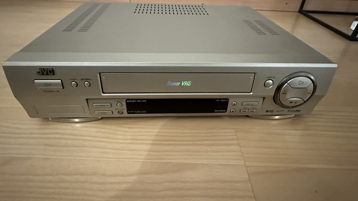 JVC Lettore multimediale & Streamer: Lecteur super vhs – Nuovo (secondo la descrizione) da lausanne venduto da Blera1987
