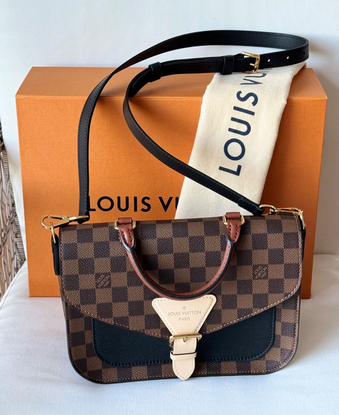 Louis Vuitton Borse da donna: Louis Vuitton Beaumarchais Black – Usato da Reinach AG venduto da RobbisB 4