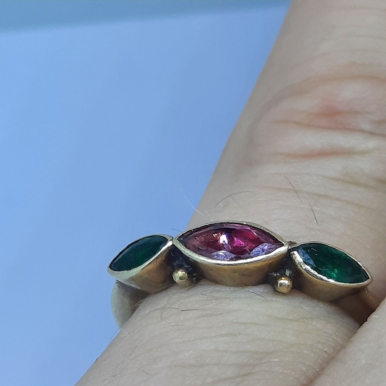 Anelli: Entzückender Goldring mit Edelsteinen – Usato da Unterägeri venduto da Altgoldschmuck 5