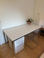 Möbel Pfister Schreibtisch mit Rollcontainer & IKEA Stuhl