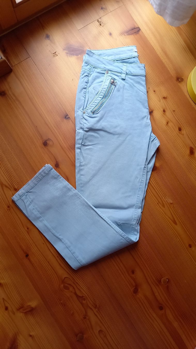 Pantaloni: Damen Hose Peckott Hellblau Grösse 42 – Usato da St. Gallen venduto da Otterndorf