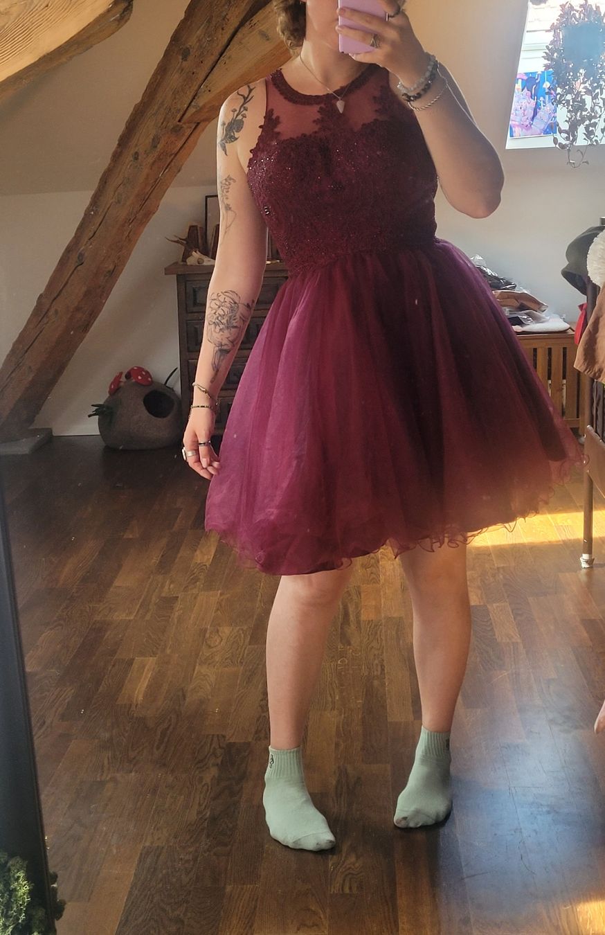Vestiti: Bordeaux Kleid M – Usato da Hindelbank venduto da Helrune