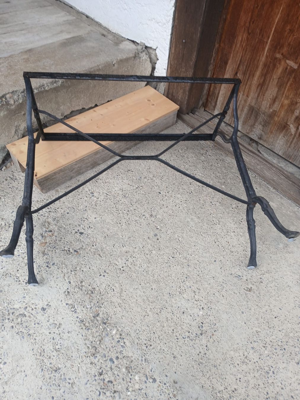 Sonstiges Mobiliar: Tischgestell aus Eisen, antik Stil, schwarz – Gebraucht aus Obfelden von Alf2005