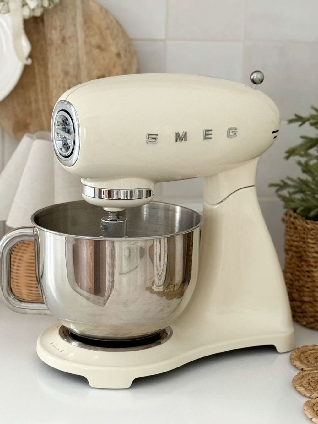 Smeg Appareils de cuisine: Robot pâtissier Smeg crème – D'occasion à Murist par sch_xl2b 1