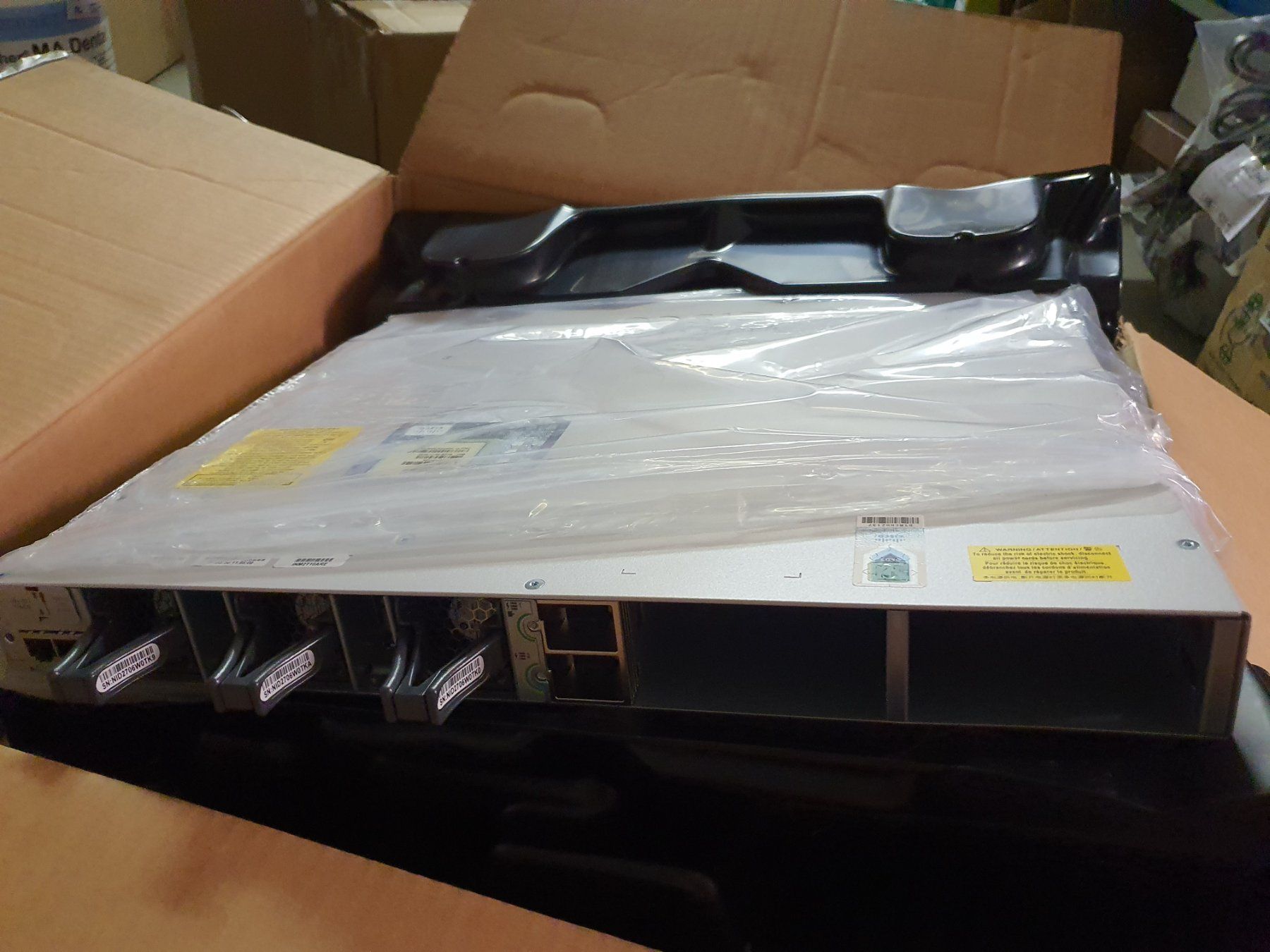 Cisco Serveurs: CISCO Switch - Catalyst 9300 PoE+ (17908) – Neuf (Voir description) à Zürich par fundsachenverkauf 1