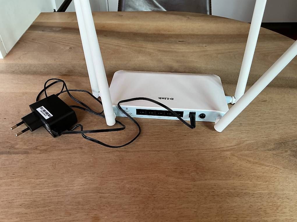 Modems & Router: D-Link G403 Eagle Pro N300 4G Router – Gebraucht aus Altikon von Tresko2 1