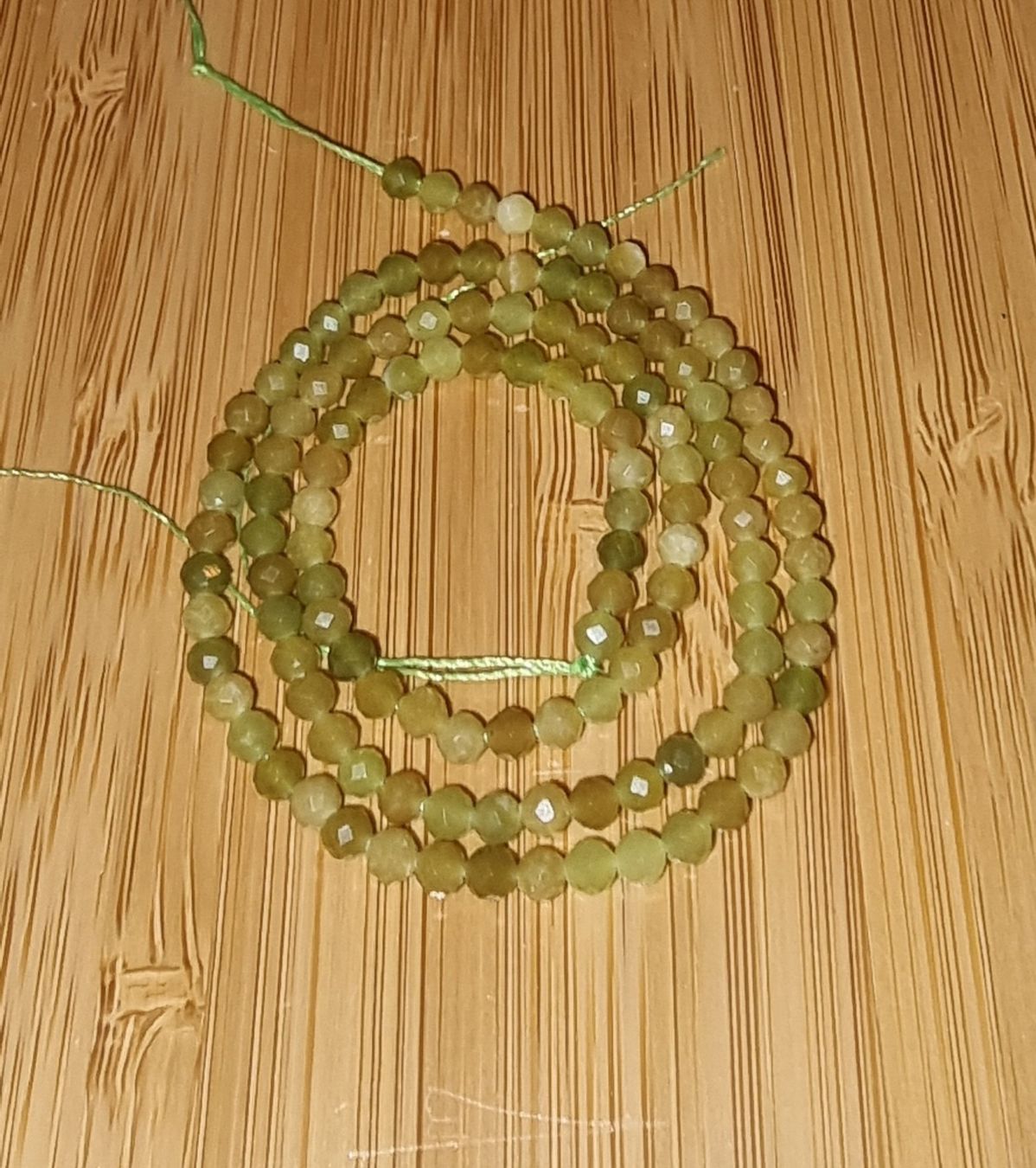Edelsteine: Jade- Blumen grün 3mm. facettiert Strang – Neu und originalverpackt aus Menziken von Mirager