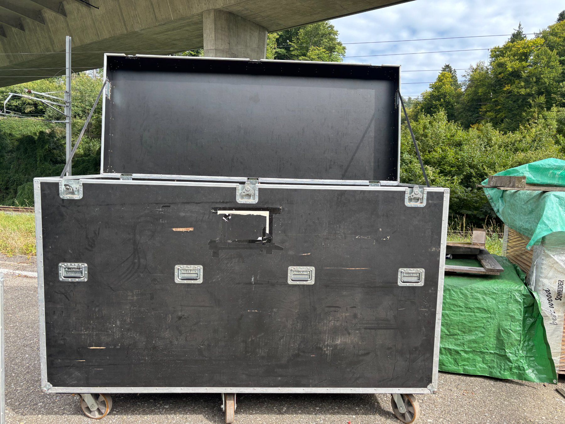 Transportkisten: Case Robuste Transportkiste / auf RollenWickinger mit Rollen – Gebraucht aus Kemptthal von strobanaturbaustoffe 1