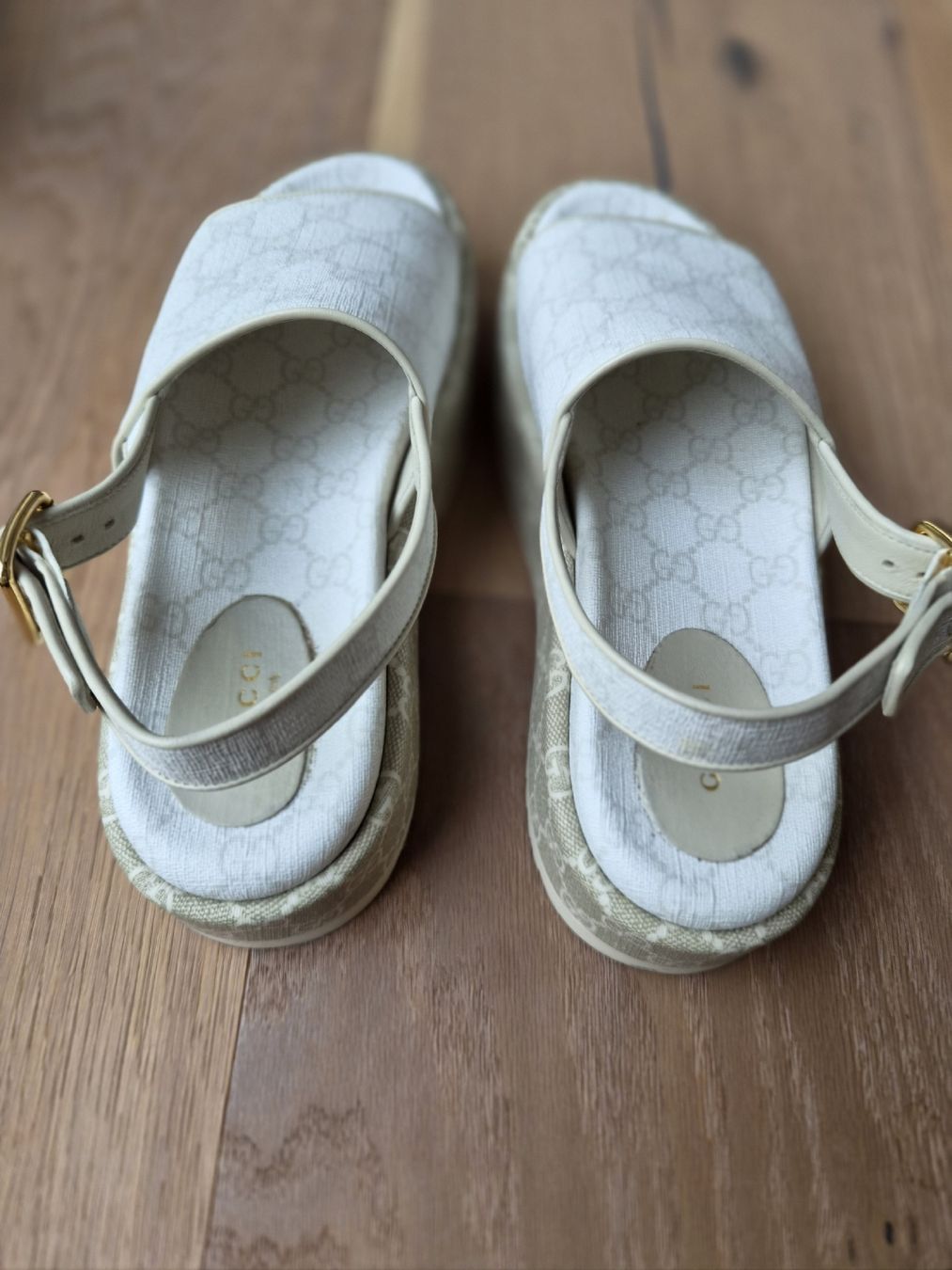 Gucci Scarpe da donna: Gucci Sandale monogramweiss Groesse 38 neu – Nuovo (secondo la descrizione) da Immensee venduto da jan_9rzs 2