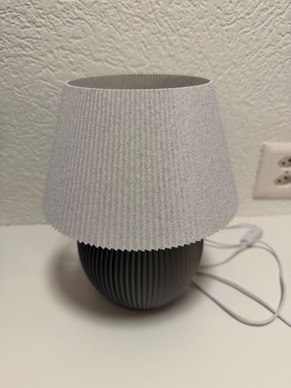 Lampade: Lampe de table /chevet avec led – Nuovo (secondo la descrizione) da Ollon VD venduto da reefguard 1