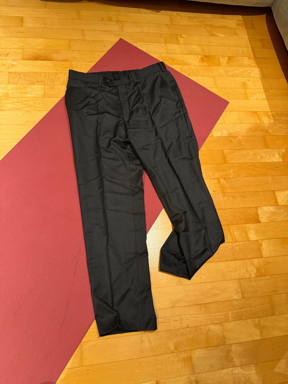 Uniformi: Graue Piloten-Uniform mit Ärmelabzeichen gebraucht – Usato da Gümligen venduto da ma__px5s 5