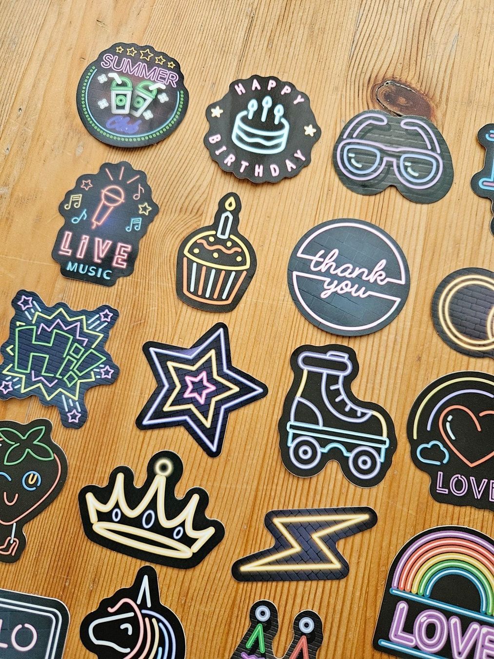 Autocollants: 50 Aufkleber Sticker Neon Style – Neuf avec emballage d'origine à Hägglingen par United-Village-Trade 1