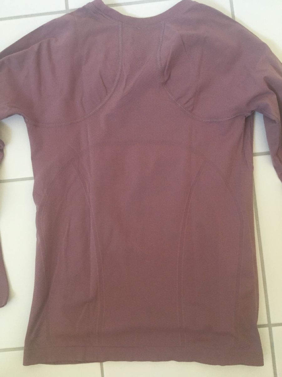T-shirt: 2 Sport Shirts neuwertig – Nuovo (secondo la descrizione) da Siebnen venduto da Starlauf 2