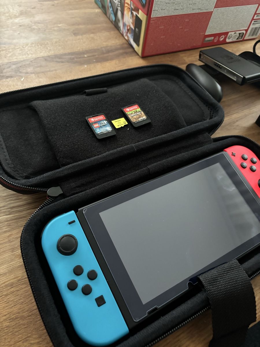 Nintendo Console: Nintendo Switch Bundle OVP, Tasche, 256GB SD, 2 Spiele – Nuovo (secondo la descrizione) da Reichenburg venduto da tom_yhz5 3