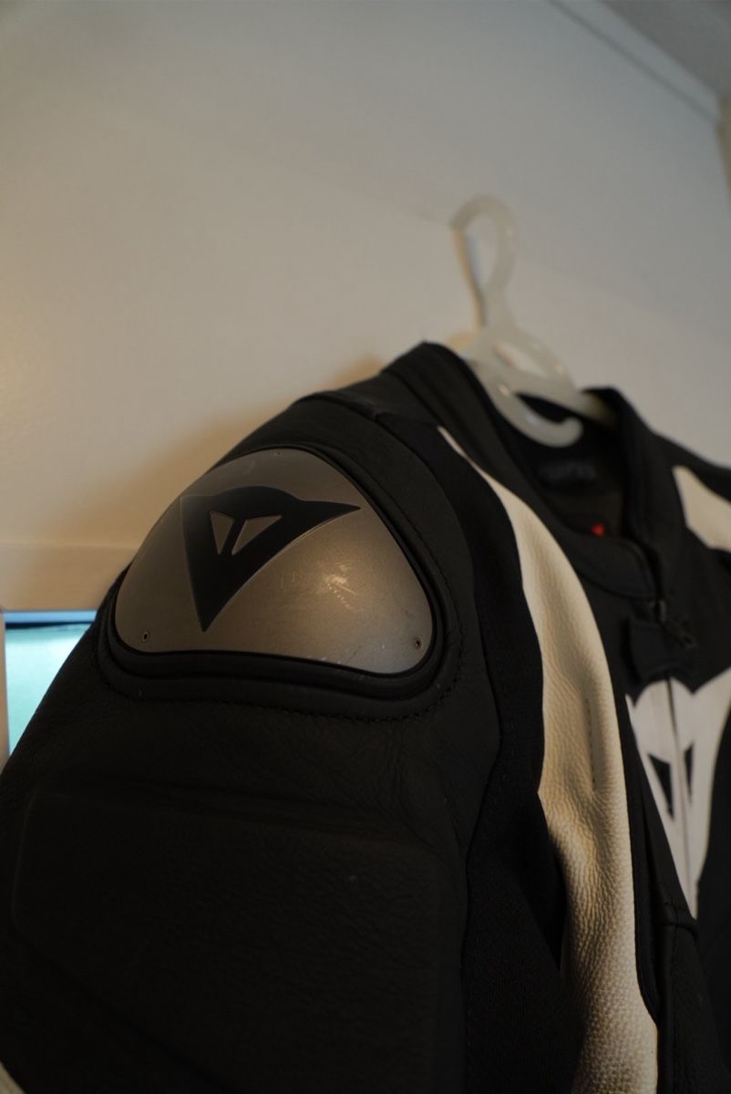 Dainese Completi, tute sportive e funzionali: Dainese Lederkombi Gr. 48 – Usato da Steffisburg venduto da Joepilot 2