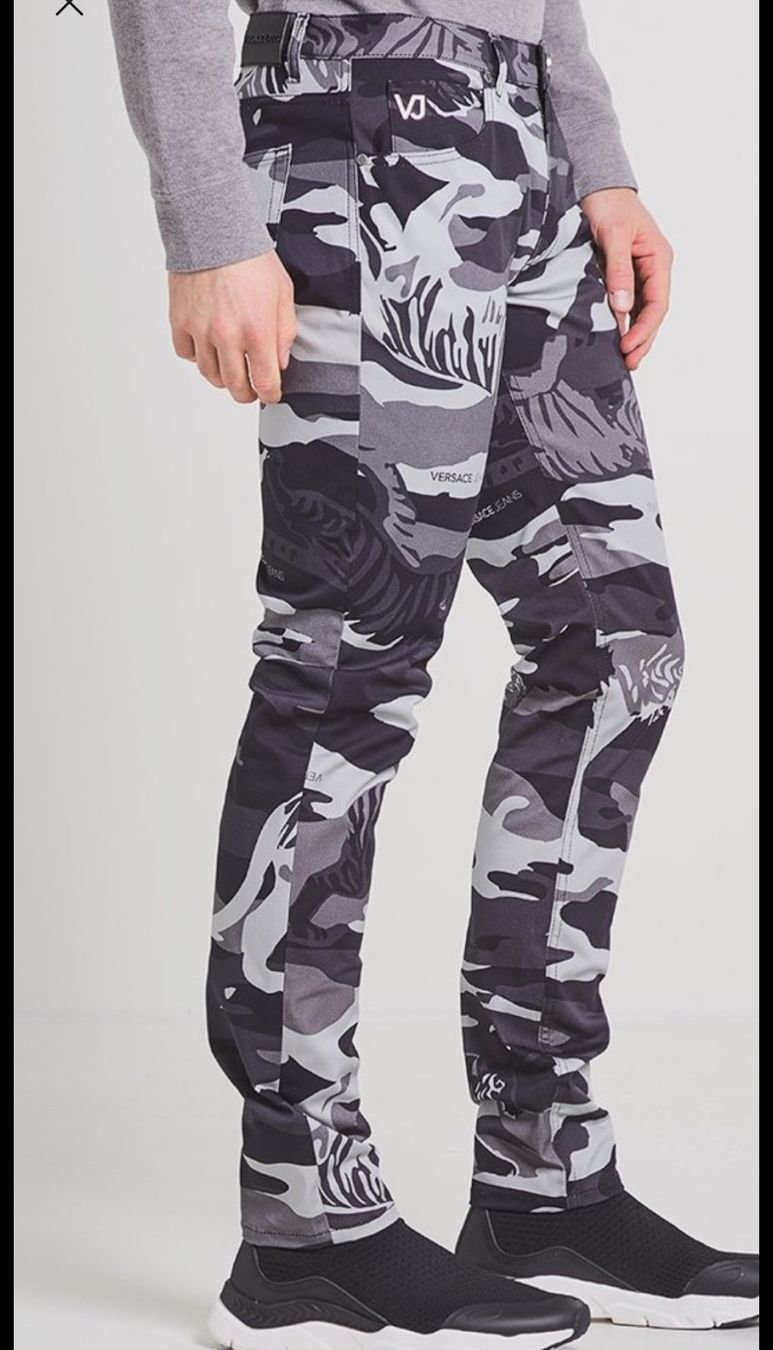 Versace Pantaloni: Versace jeans Skinny Camouflage gr.36 – Nuovo (secondo la descrizione) da Scherz venduto da lacoste30