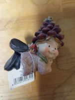 Niedliche Engel-Figur mit Tannenzapfen-Haube