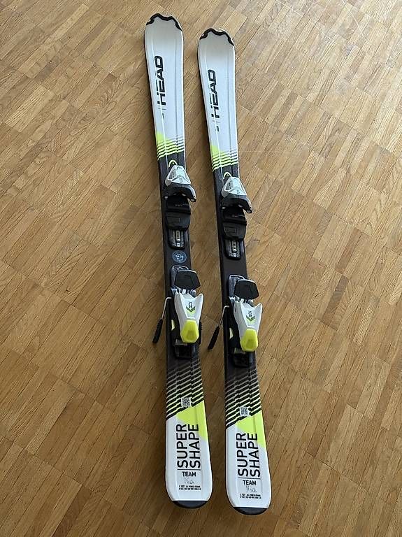 Skis: Perfekter Kinderski Head Super Shape 137cm -  – Gebraucht aus zürich von VaviPat