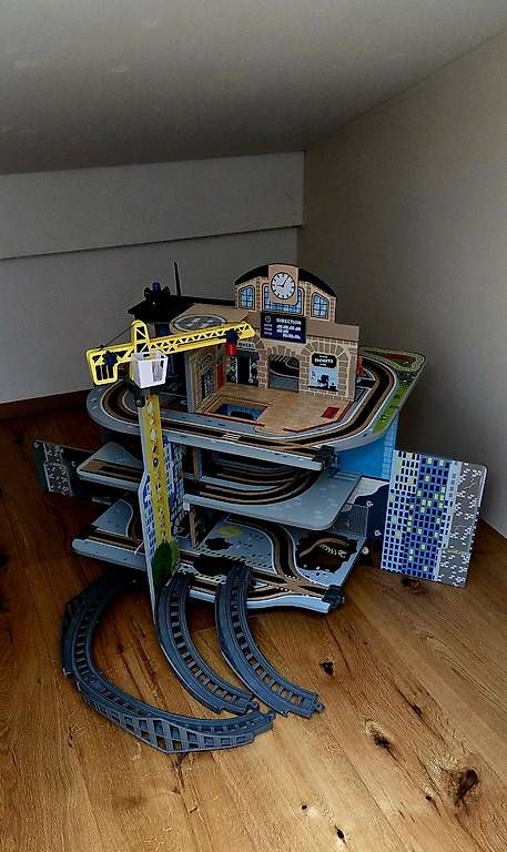 Modelleisenbahnen: Bahnhof mit Schienen (Neuzustand) – Gebraucht aus MUTTENZ von cod_8p5k 2