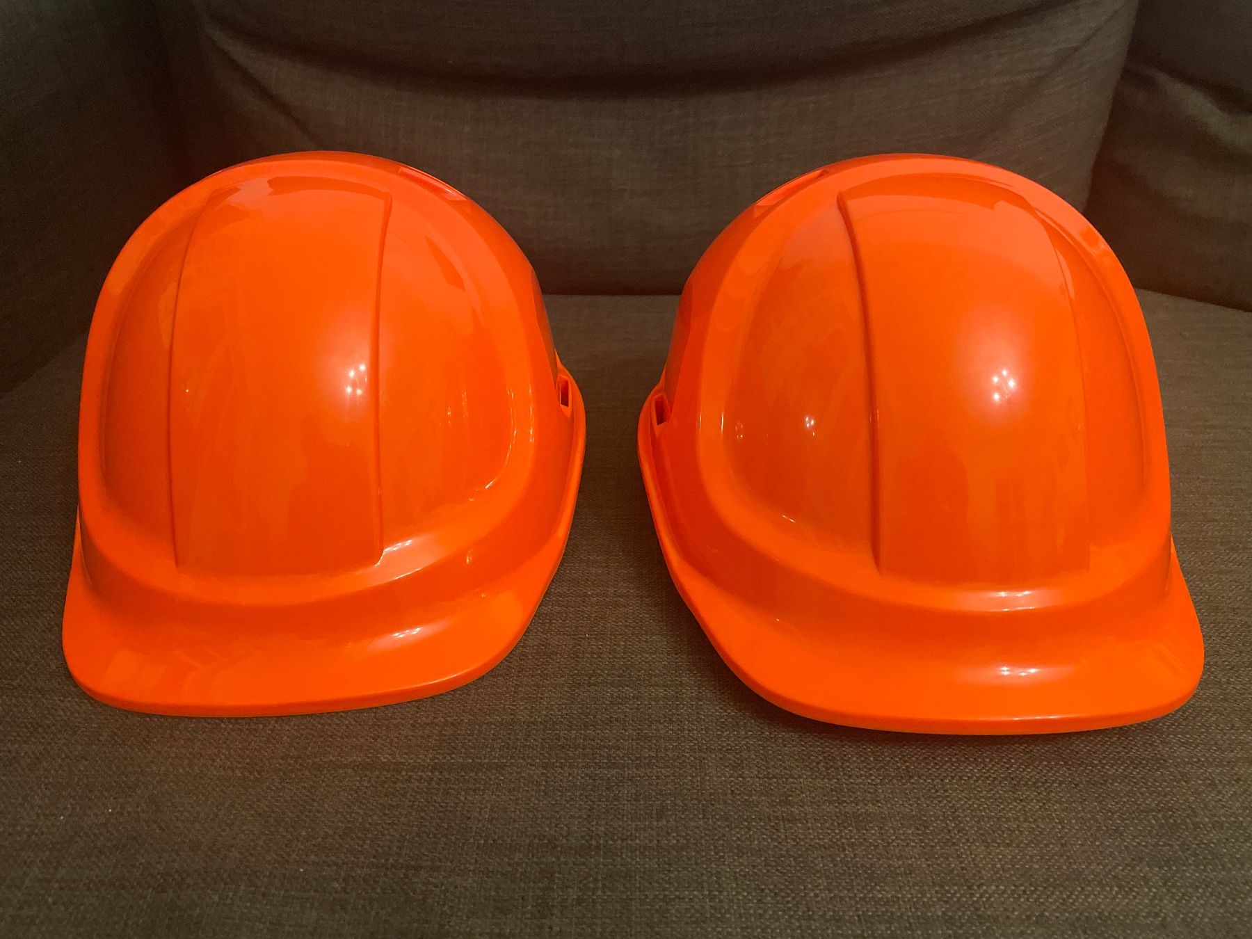 Protezione per viso e udito: 2 Bauhelme, Schutzhelme NEU – Nuovo (secondo la descrizione) da Genève venduto da Livsonman