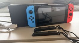 Nintendo Switch Konsole mit Zubehör gebrauchter Zustand