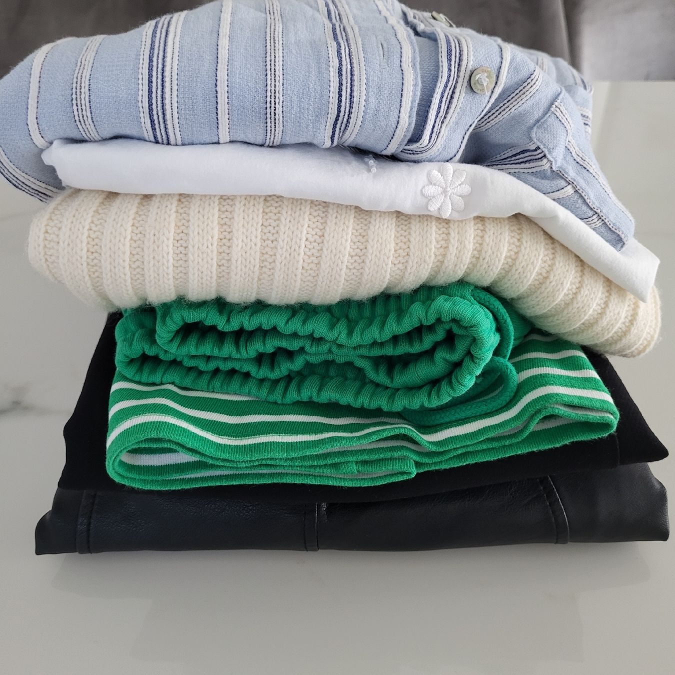 Lotti di vestiti: Kleiderpaket Damen grösse 34 (Art.7) – Usato da Wangen ZH venduto da Macle