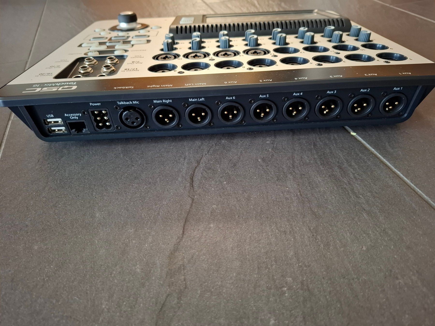 Qsc Console di mixaggio: Digital-Mischpult QSC TouchMix16 inkl. Case – Usato da Guntershausen venduto da iceroom 2