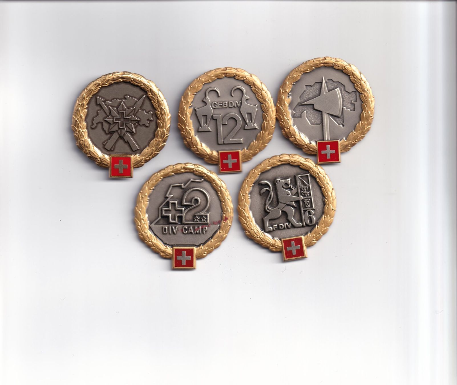 Schweizer Armee Placchette & Badge: 5 Gold Embleme – Nuovo (secondo la descrizione) da Felben-Wellhausen venduto da Badge95