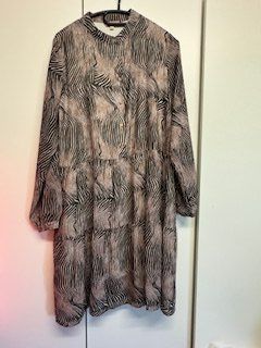 Robes: Kleid KATESTORM M – Neuf (Voir description) à Gommiswald par Anika6