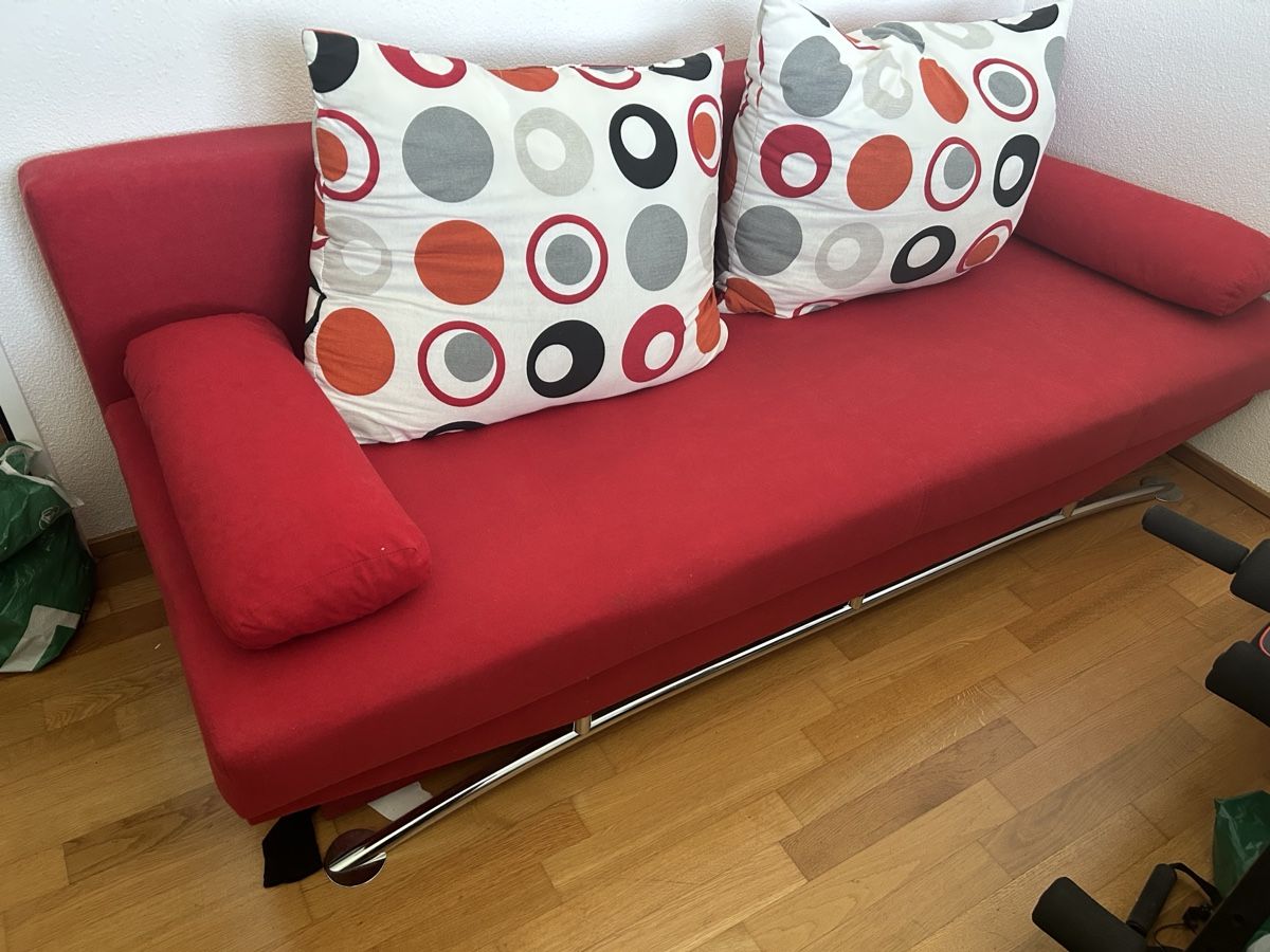 Sofas: Red Daybed with Cushions – D'occasion à Wetzikon ZH par mat_995h