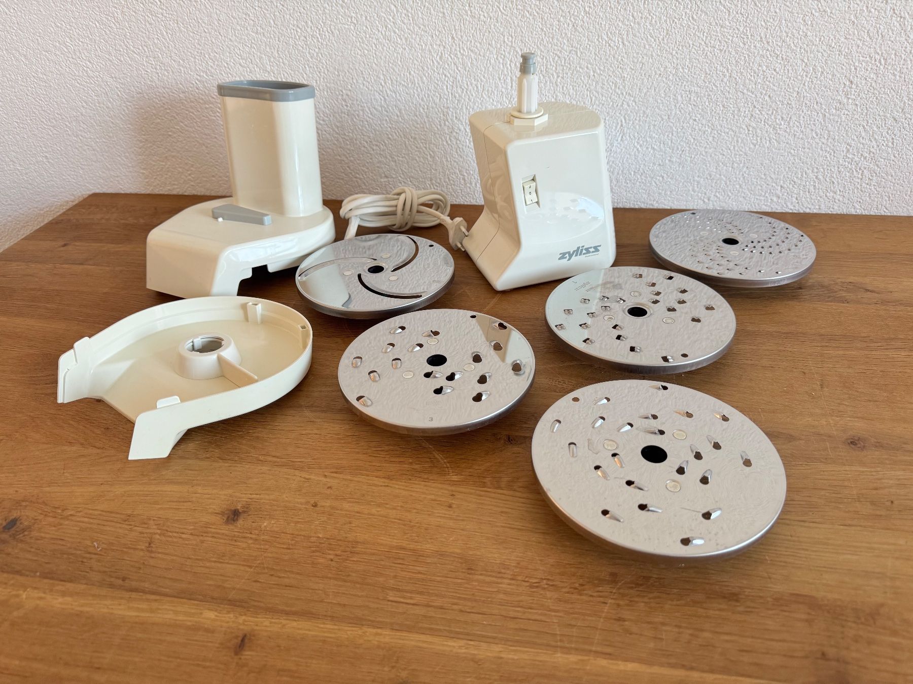 Zyliss Küchengeräte: ZYLISS Elektro Scheibenraffel mit 5-Scheiben – Gebraucht aus frauenfeld von pipi018 2
