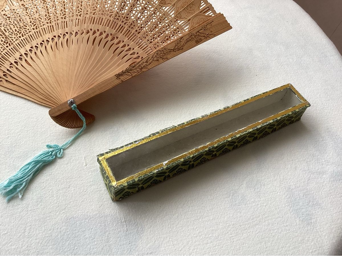 Tutte le decorazioni: Chinesischer Fächer aus feinem Holz – Nuovo e nell'imballaggio originale da Lausanne venduto da Ulpet 4