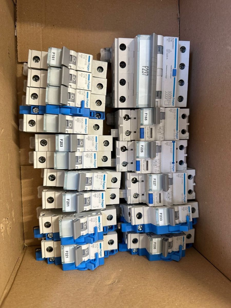 Hager Alimentazione elettrica: FILS und LS Hager gebraucht  – Usato da Rietheim venduto da Hirtdm