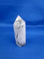 Bergkristall-Spitze mit Turmalin