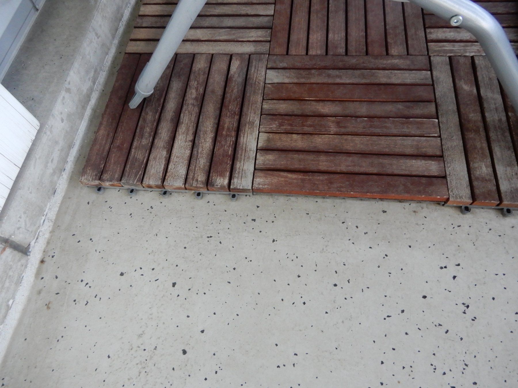Rivestimenti per pavimenti: Dalles en teck – Usato da Cortaillod venduto da Eddi8 1