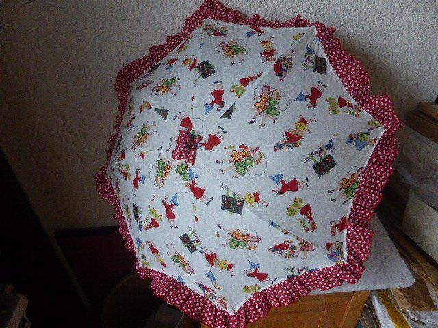 Ombrelloni: Kinder Sonnenschirm mit hübschem Vintage Muster – Nuovo (secondo la descrizione) da Hitzkirch venduto da kleinerbaer01 1