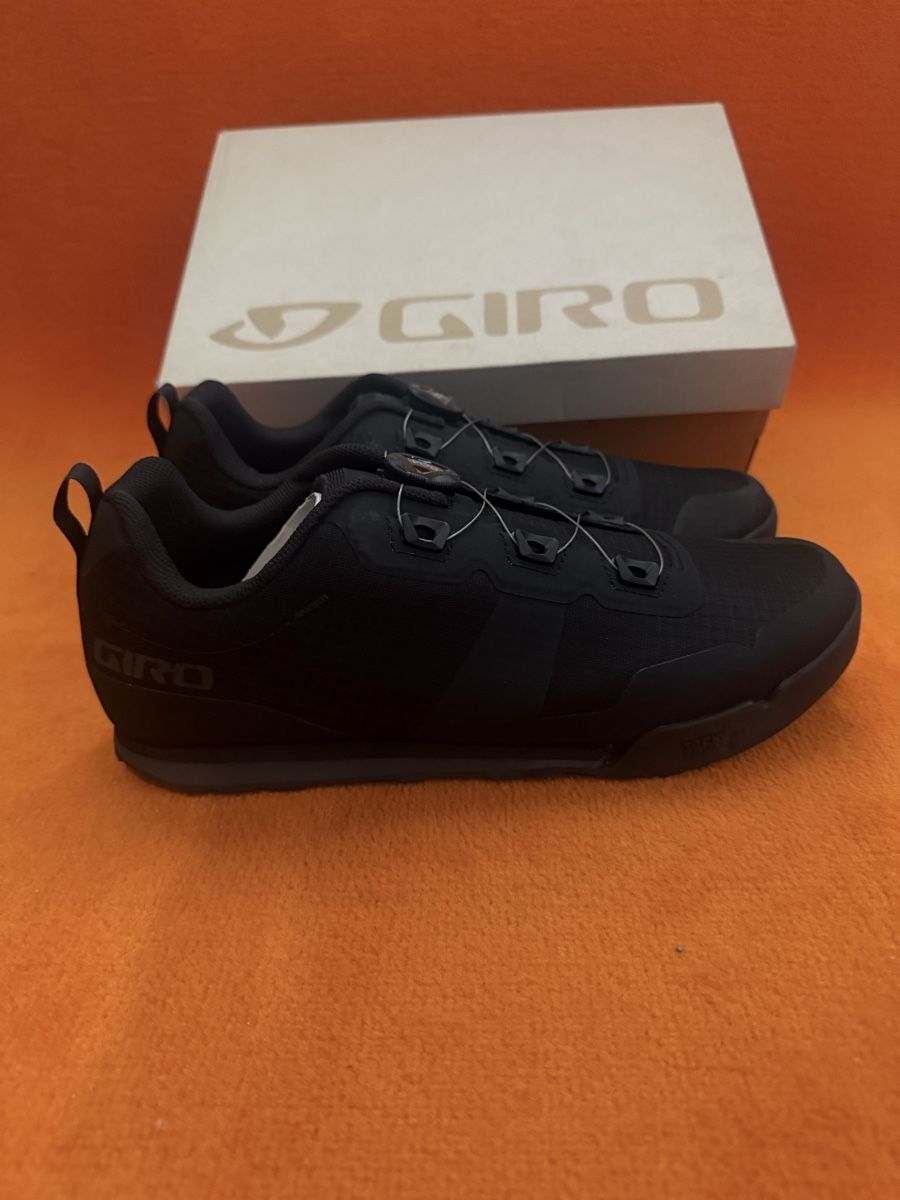 Giro Scarpe da uomo: GIRO TRACKER MTB SCHUH FLAT 44 ohne Klick BOA SYSTEM – Nuovo e nell'imballaggio originale da Obfelden venduto da Freebonsay