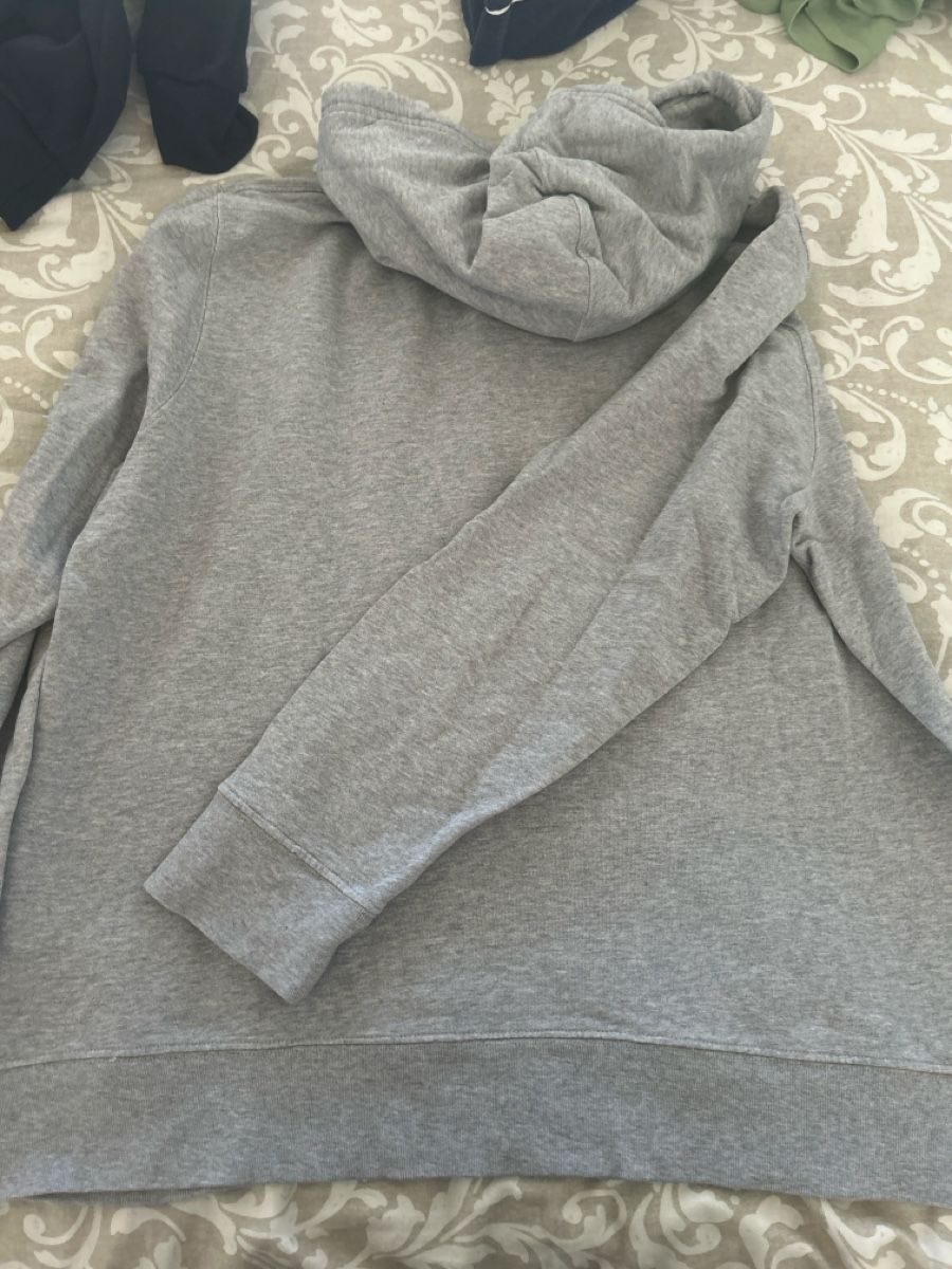 Levi's Maglioni & Felpe: Sweat à capuche Levi's gris taille XL  – Usato da Meyrin venduto da giu_v8tk 2