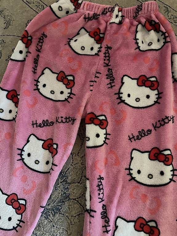 Pantaloni: Hello kitty Hose  – Usato da Därstetten venduto da yas_pb5r 1