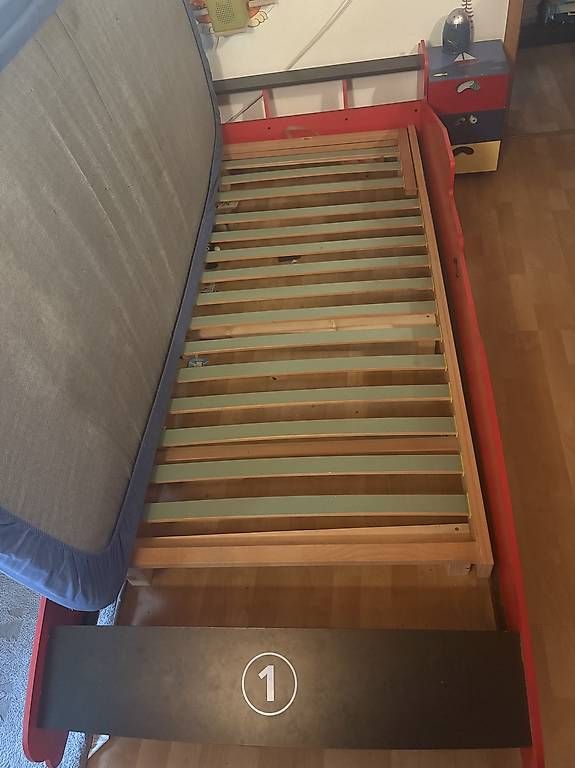 Spielzeuge: Vendo due letti a forma di macchina – Gebraucht aus Bodio TI von S.Steiner87 2