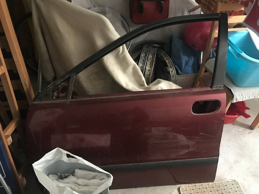 Volvo Tutti pezzi di ricambio auto: Volvo V40 Türe rot – Usato da Elgg venduto da florettmann