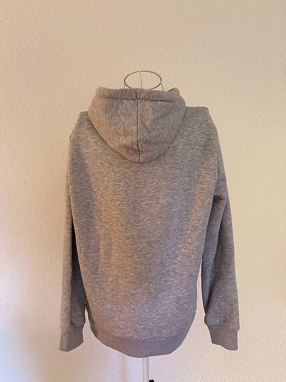 Maglioni & Felpe: Grauer Oversize-Hoodie – Usato da Kriens venduto da dajaxoxo 1